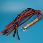 Плеть кожаная большая Эко серия красно-черная 58 см, артикул 3475-12